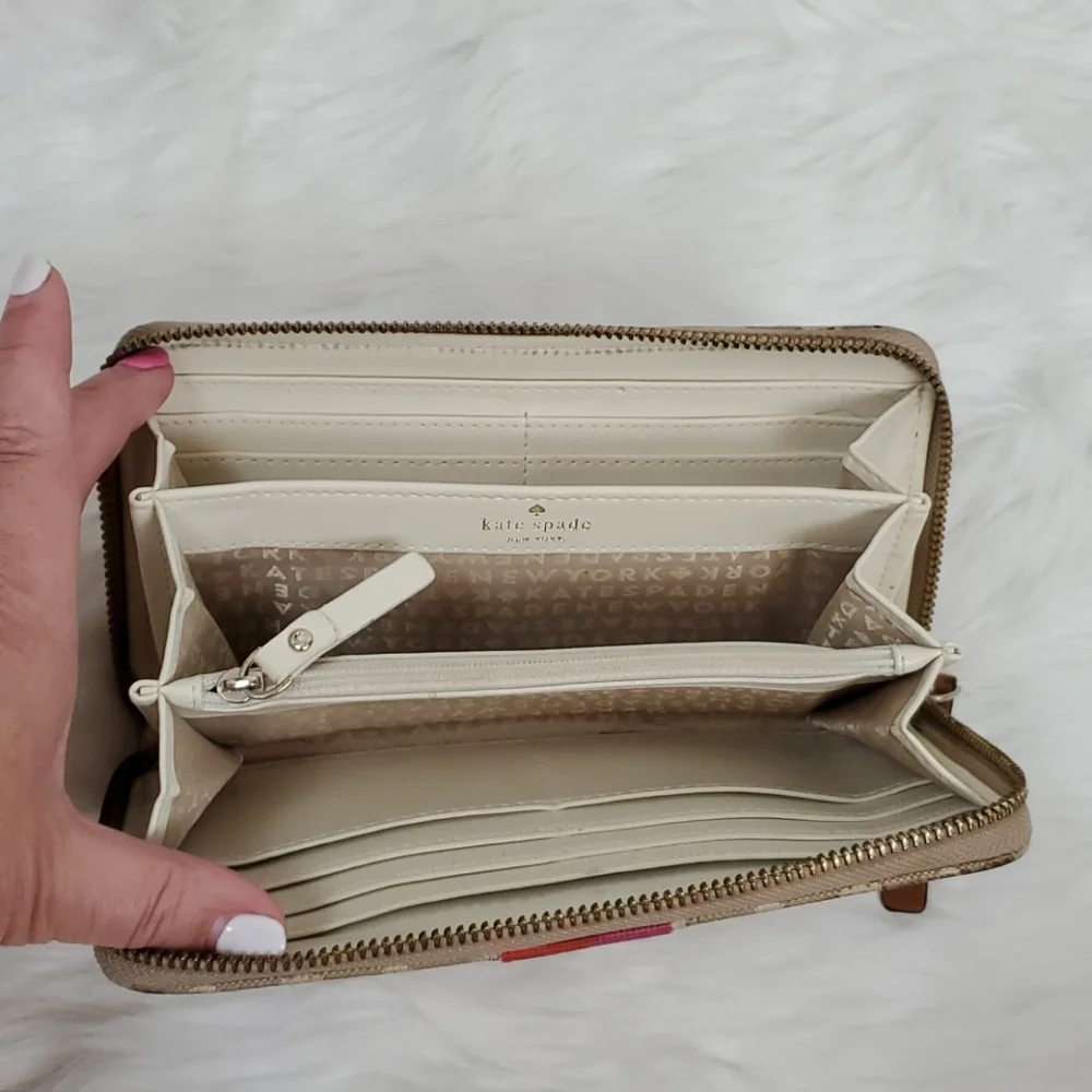 Kate Spade New York, Canvas Wallet, Zipper Closure, Pre-Owned, Spots, Non-Smokin